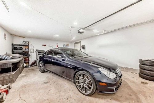87 Rundleson Way Ne, Calgary, AB - Indoor Photo Showing Garage
