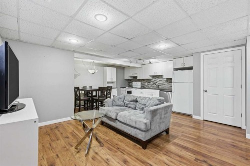 2 Woodfern Road Sw, Calgary, AB - Indoor Photo Showing Other Room