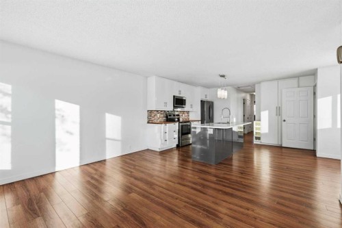 2 Woodfern Road Sw, Calgary, AB - Indoor Photo Showing Other Room