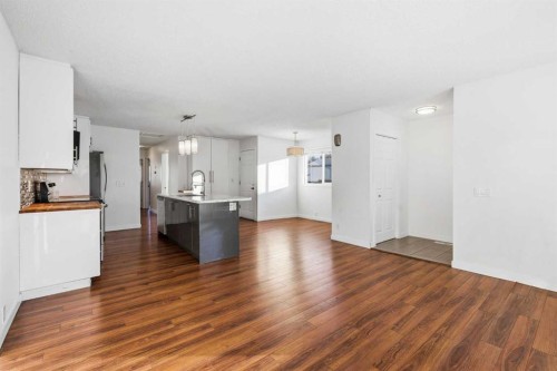 2 Woodfern Road Sw, Calgary, AB - Indoor Photo Showing Kitchen