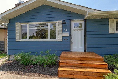 51 Hollyburn Road Sw, Calgary, AB - Outdoor