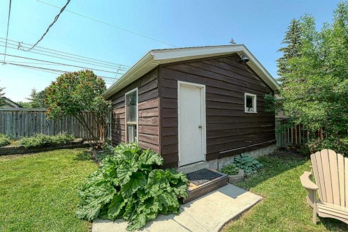 51 Hollyburn Road Sw, Calgary, AB - Outdoor