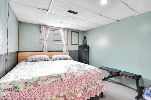 280 Whitworth Way Ne, Calgary, AB - Indoor Photo Showing Bedroom