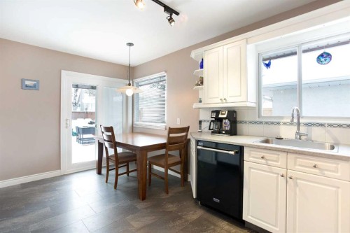 2607 Kelwood Drive Sw, Calgary, AB - Indoor