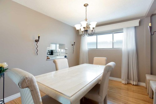 2607 Kelwood Drive Sw, Calgary, AB - Indoor Photo Showing Dining Room