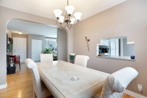 2607 Kelwood Drive Sw, Calgary, AB - Indoor Photo Showing Dining Room