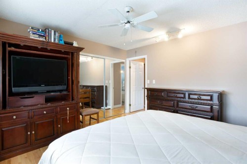 2607 Kelwood Drive Sw, Calgary, AB - Indoor Photo Showing Bedroom