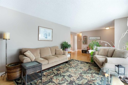 2607 Kelwood Drive Sw, Calgary, AB - Indoor Photo Showing Living Room