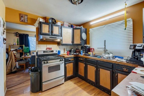 525 1 Street Se, Diamond Valley, AB - Indoor Photo Showing Kitchen