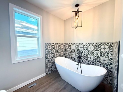 131 Westview Drive, Nanton, AB - Indoor Photo Showing Bathroom