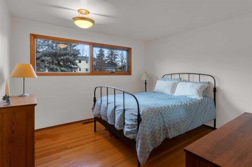 1801 Cayuga Drive Nw, Calgary, AB - Indoor Photo Showing Bedroom