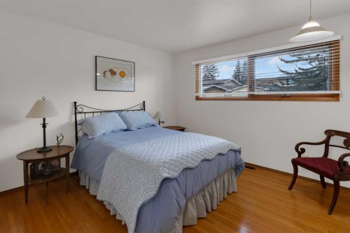 1801 Cayuga Drive Nw, Calgary, AB - Indoor Photo Showing Bedroom