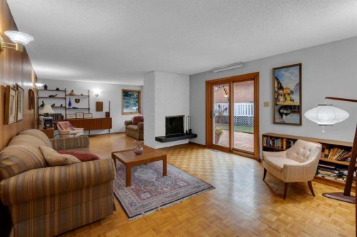 1801 Cayuga Drive Nw, Calgary, AB - Indoor Photo Showing Living Room