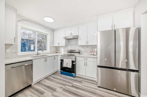 3429 33A Avenue Se, Calgary, AB - Indoor Photo Showing Kitchen With Stainless Steel Kitchen