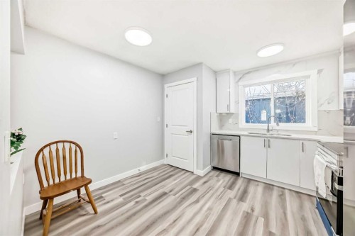 3429 33A Avenue Se, Calgary, AB - Indoor Photo Showing Kitchen