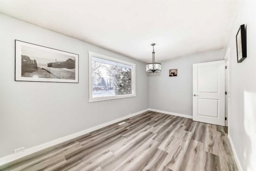 3429 33A Avenue Se, Calgary, AB - Indoor Photo Showing Other Room