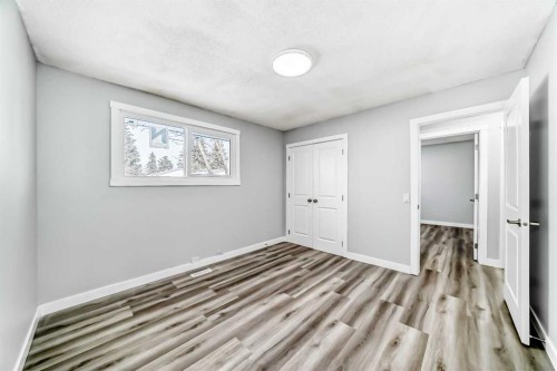 3429 33A Avenue Se, Calgary, AB - Indoor Photo Showing Other Room