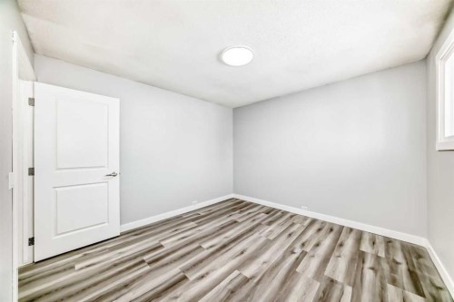 3429 33A Avenue Se, Calgary, AB - Indoor Photo Showing Other Room