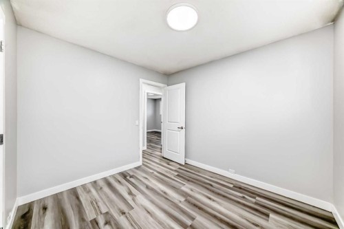 3429 33A Avenue Se, Calgary, AB - Indoor Photo Showing Other Room