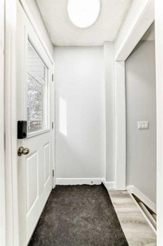 3429 33A Avenue Se, Calgary, AB - Indoor Photo Showing Other Room