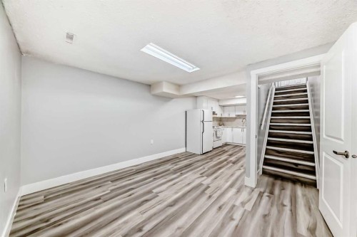 3429 33A Avenue Se, Calgary, AB - Indoor Photo Showing Other Room