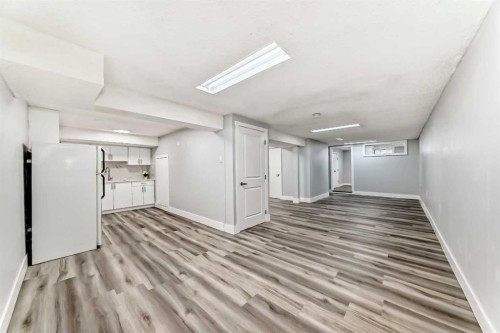 3429 33A Avenue Se, Calgary, AB - Indoor Photo Showing Other Room