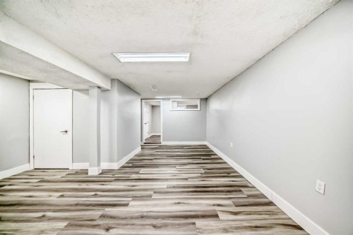 3429 33A Avenue Se, Calgary, AB - Indoor Photo Showing Other Room