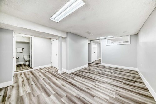 3429 33A Avenue Se, Calgary, AB - Indoor Photo Showing Other Room