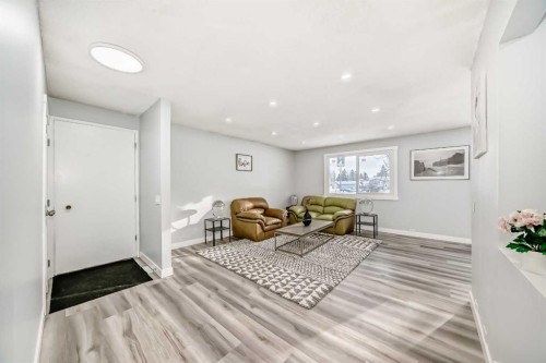 3429 33A Avenue Se, Calgary, AB - Indoor