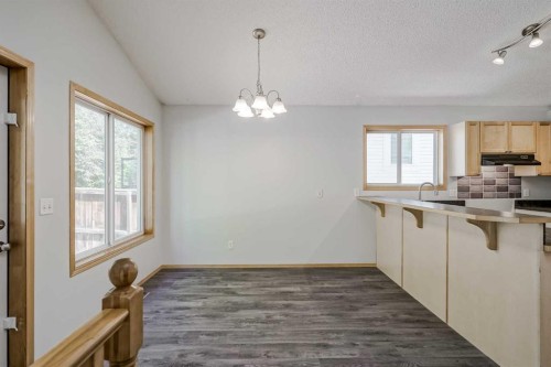 31 Panatella Drive Nw, Calgary, AB - Indoor Photo Showing Kitchen
