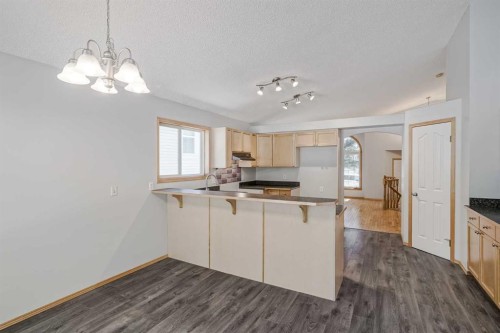31 Panatella Drive Nw, Calgary, AB - Indoor Photo Showing Kitchen
