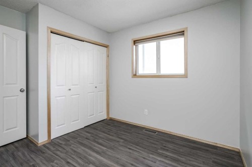 31 Panatella Drive Nw, Calgary, AB - Indoor Photo Showing Other Room