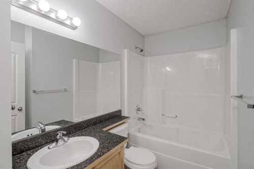 31 Panatella Drive Nw, Calgary, AB - Indoor Photo Showing Bathroom
