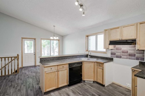 31 Panatella Drive Nw, Calgary, AB - Indoor Photo Showing Kitchen