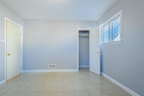 1126 8 Street Se, Calgary, AB - Indoor Photo Showing Other Room