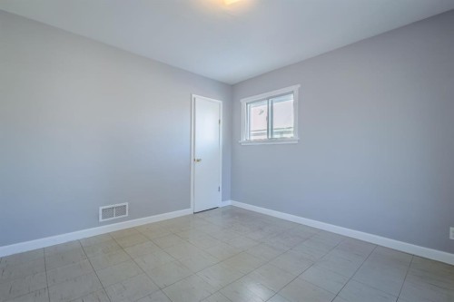 1126 8 Street Se, Calgary, AB - Indoor Photo Showing Other Room