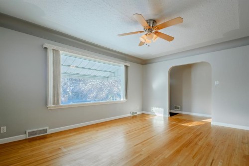 1126 8 Street Se, Calgary, AB - Indoor Photo Showing Other Room