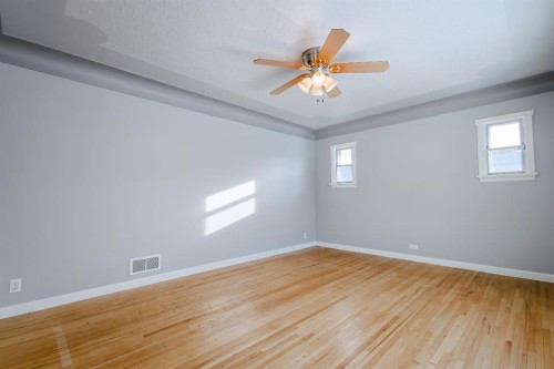 1126 8 Street Se, Calgary, AB - Indoor Photo Showing Other Room