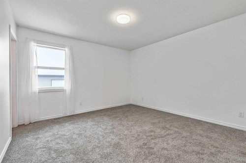 821 Railway Avenue, Cayley, AB - Indoor Photo Showing Other Room