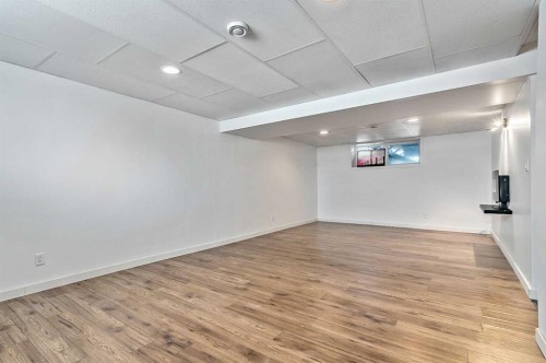 821 Railway Avenue, Cayley, AB - Indoor