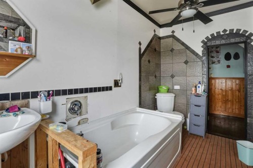 4115 580 Highway, Cremona, AB - Indoor Photo Showing Bathroom