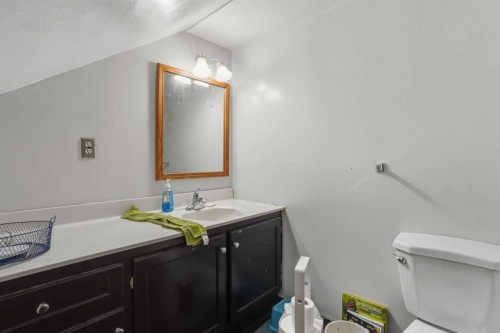 4115 580 Highway, Cremona, AB - Indoor Photo Showing Bathroom