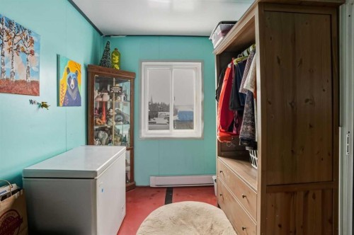 4115 580 Highway, Cremona, AB - Indoor