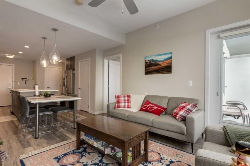412-8531 8A Avenue Sw, Calgary, AB - Indoor Photo Showing Living Room