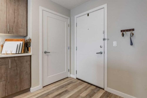 412-8531 8A Avenue Sw, Calgary, AB - Indoor Photo Showing Other Room