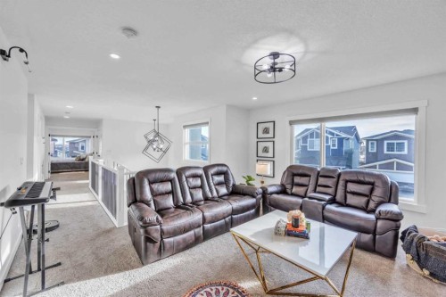 97 Baysprings Gardens Sw, Airdrie, AB - Indoor Photo Showing Living Room