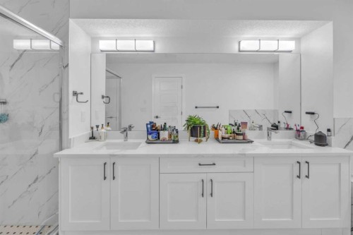 97 Baysprings Gardens Sw, Airdrie, AB - Indoor Photo Showing Bathroom