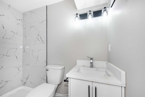 7616 27 Street Se, Calgary, AB - Indoor Photo Showing Bathroom