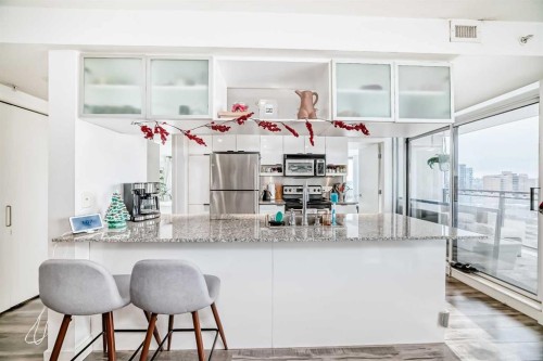 1404-1110 11 Street Sw, Calgary, AB - Indoor Photo Showing Kitchen With Upgraded Kitchen