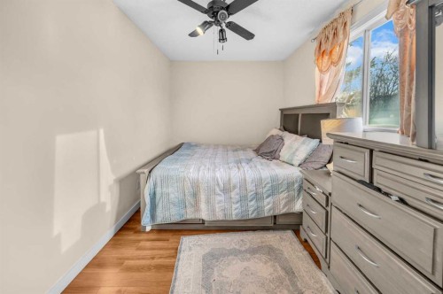 120 Castlebrook Rise Ne, Calgary, AB - Indoor Photo Showing Bedroom